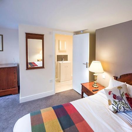 Seven Stars Hotel Дартмут Екстериор снимка